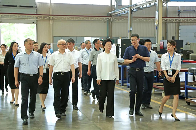 湘潭市委副書記、市政府黨組書記、市長張迎春一行蒞臨威勝電氣調(diào)研指導(dǎo)